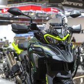 Die neue Benelli TRK 902 Xplorer ist Pesaros Maxi-Crossover für Abenteuer-Touren.